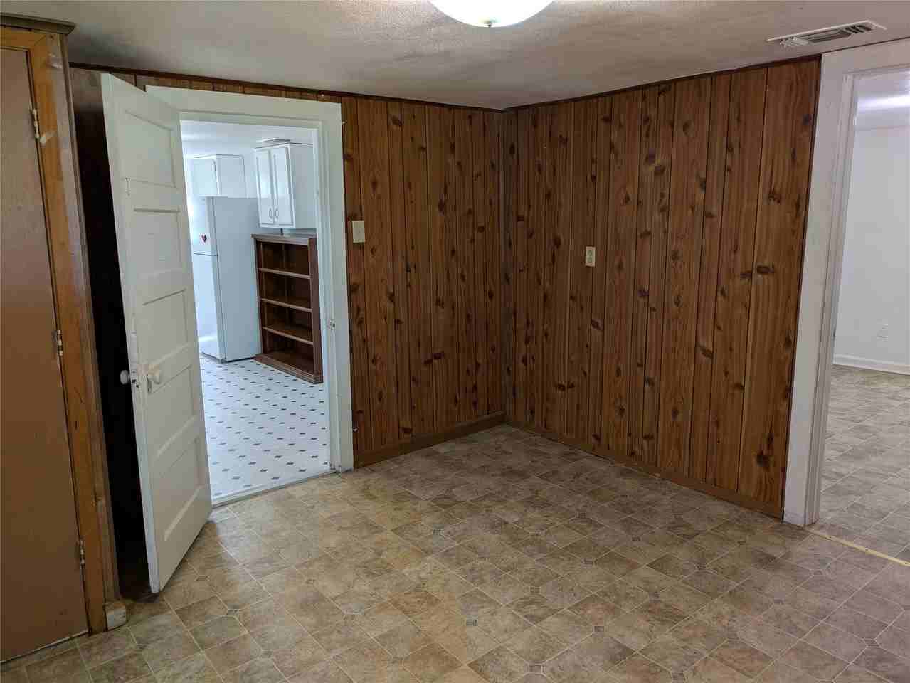 411 S Bradshaw St - Photo 5 of 13