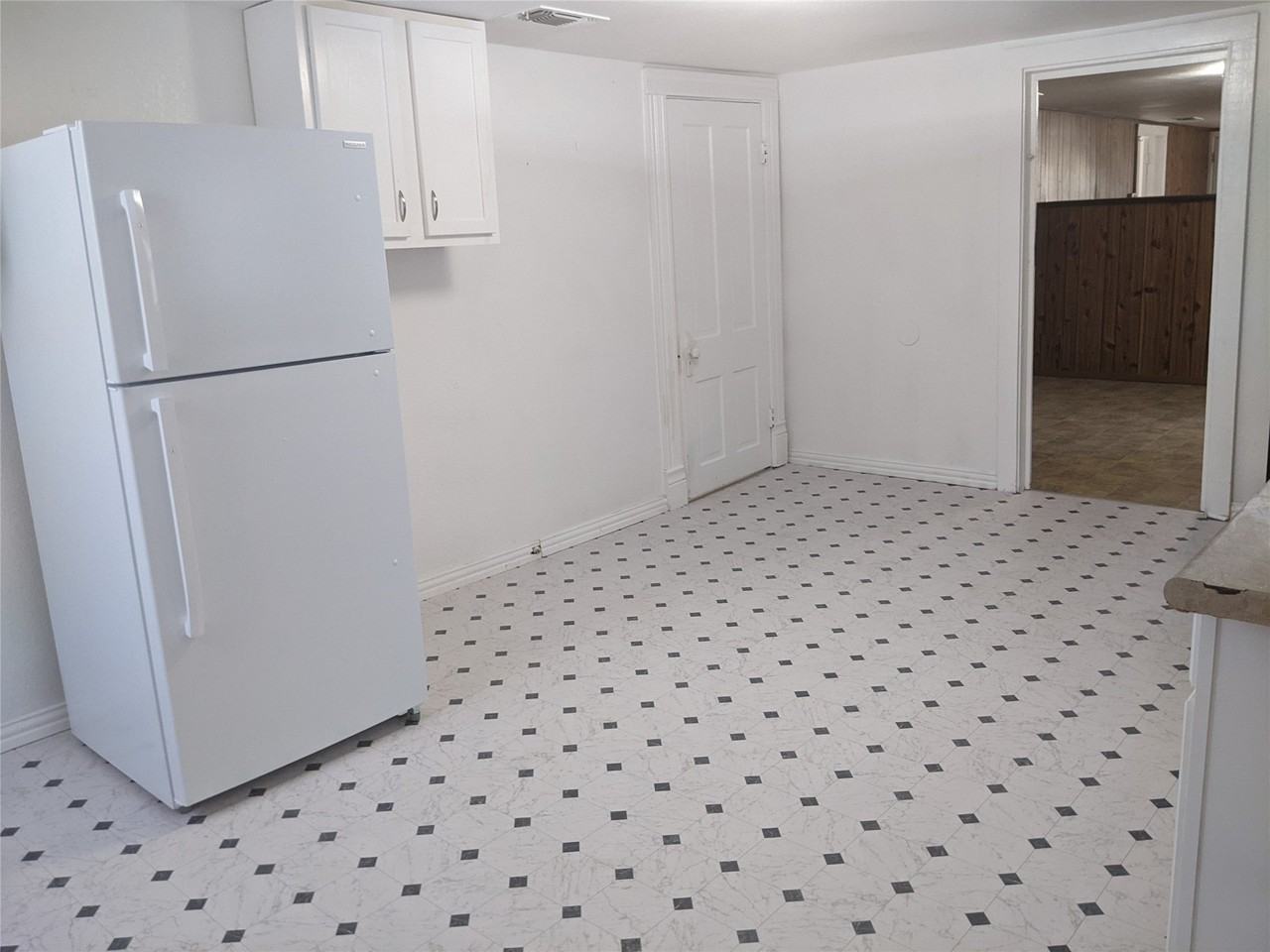 411 S Bradshaw St - Photo 7 of 13