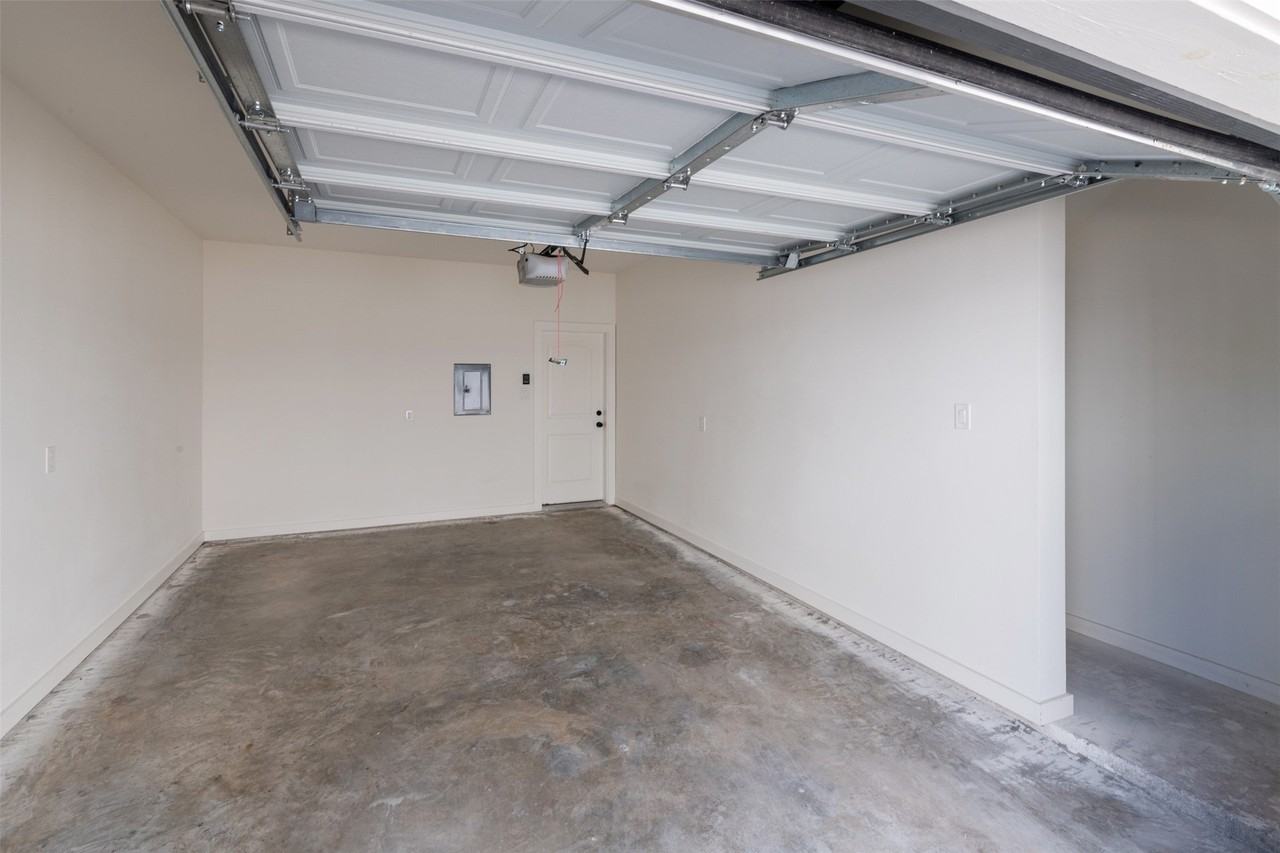 1139 Kings Hwy #102 - Photo 5 of 17