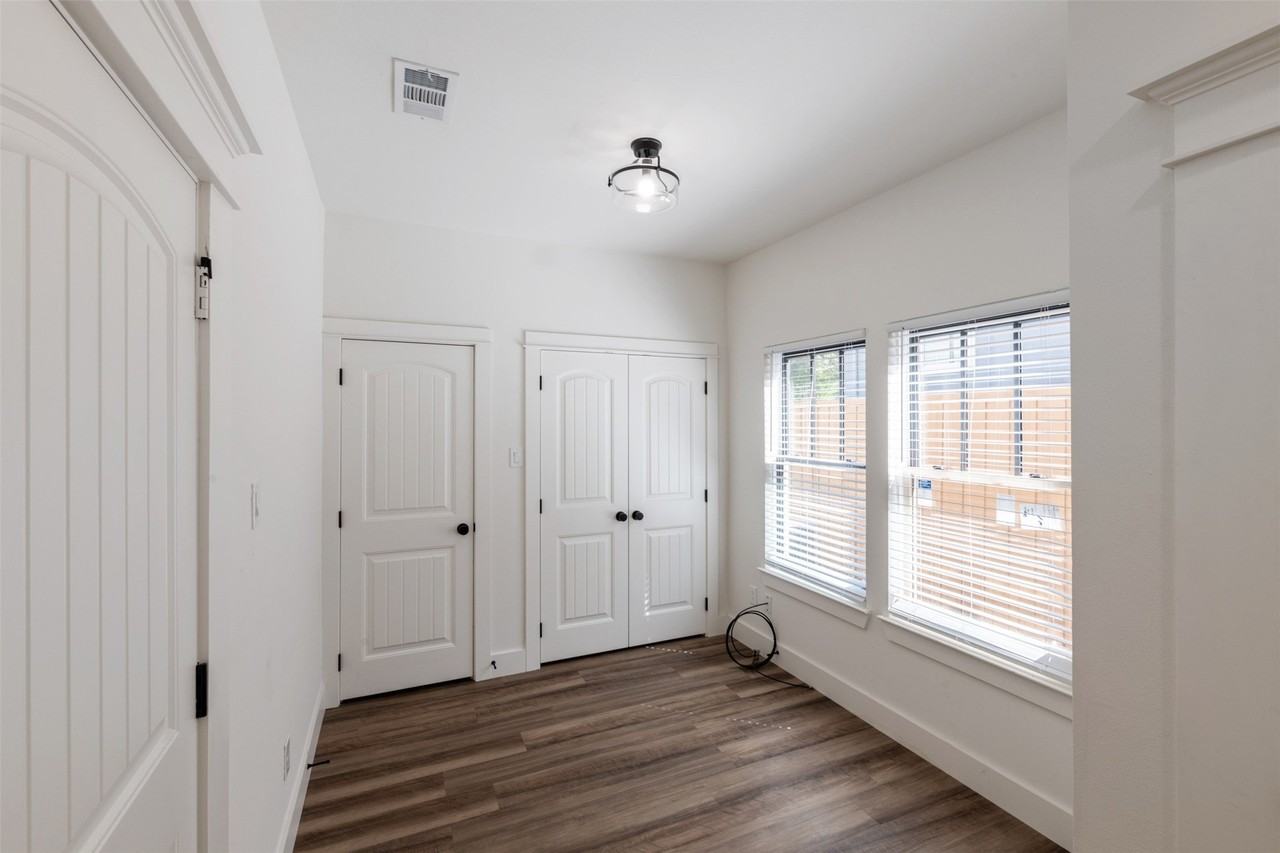 1139 Kings Hwy #102 - Photo 6 of 17