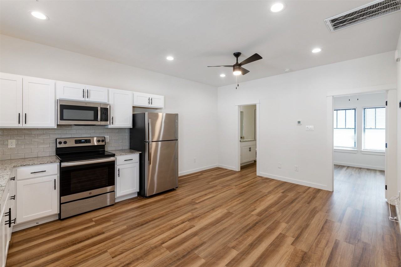 1139 Kings Hwy #102 - Photo 7 of 17