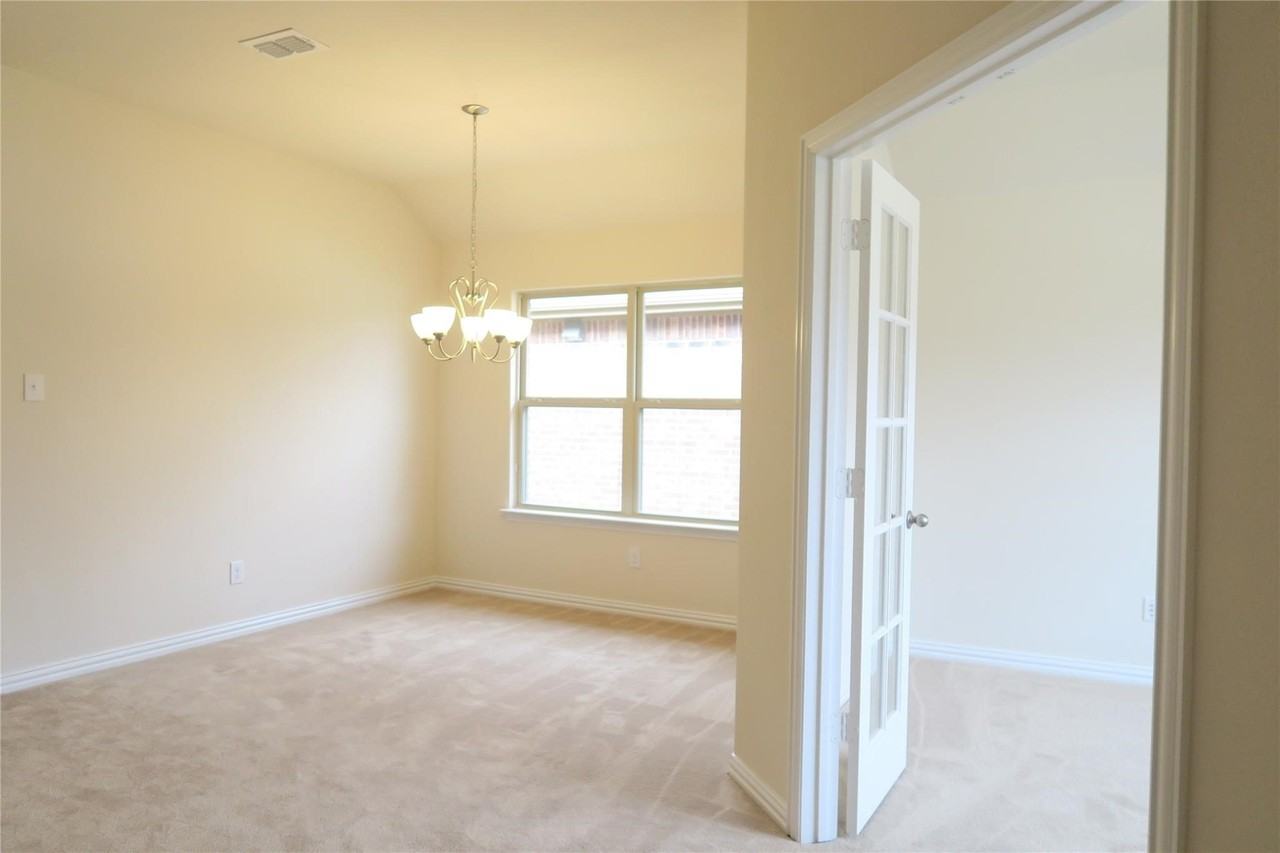 812 Kinghaven Dr - Photo 3 of 27
