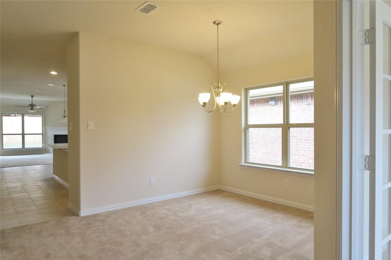 812 Kinghaven Dr - Photo 6 of 27
