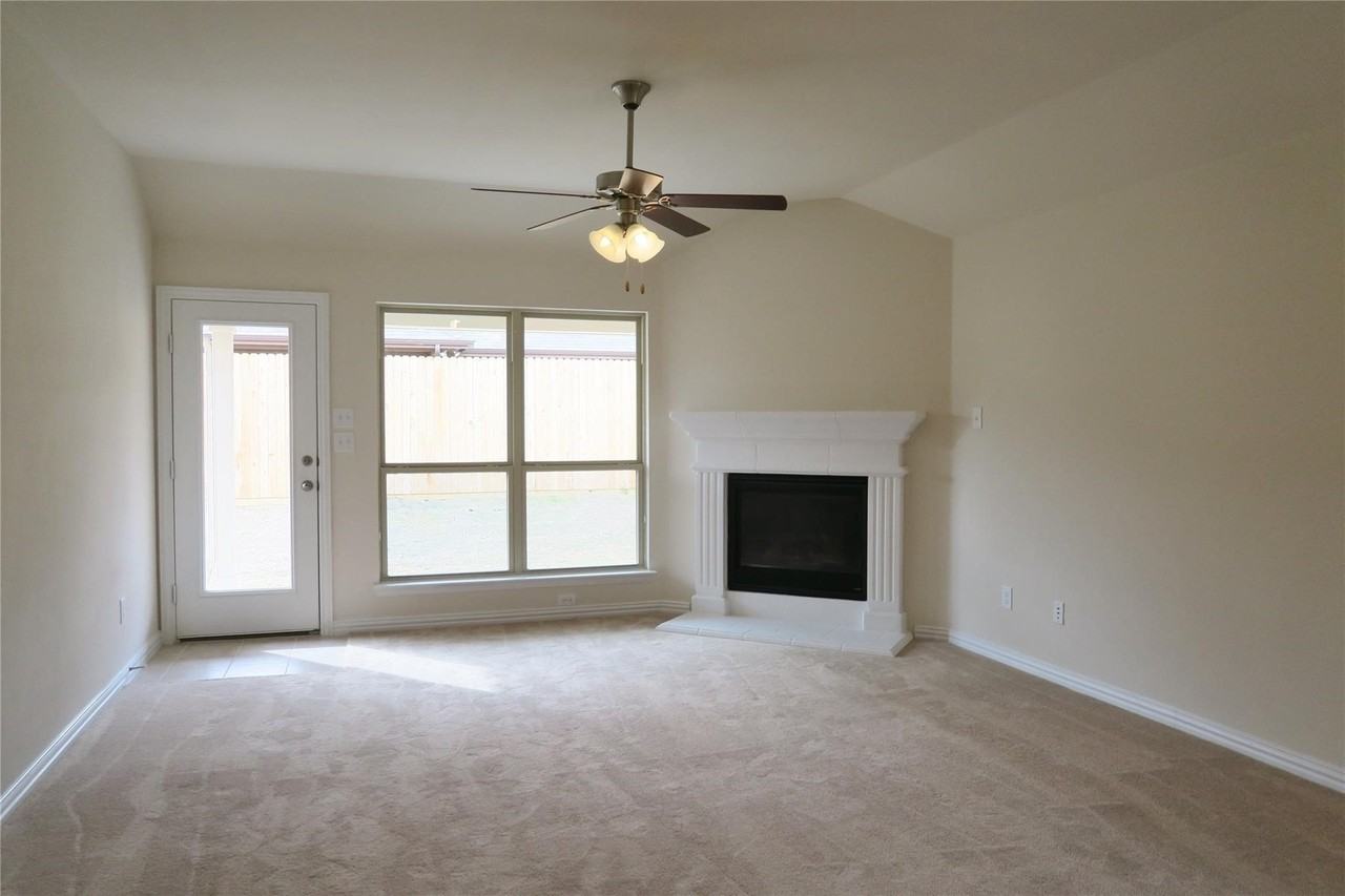 812 Kinghaven Dr - Photo 7 of 27