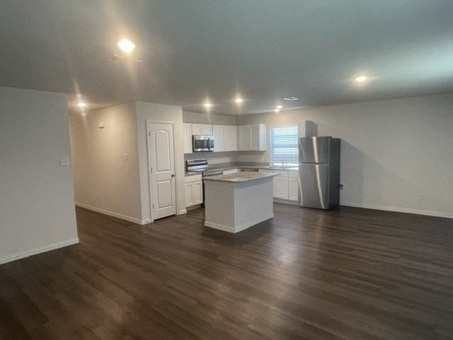 413 E Hull St - Photo 2 of 23