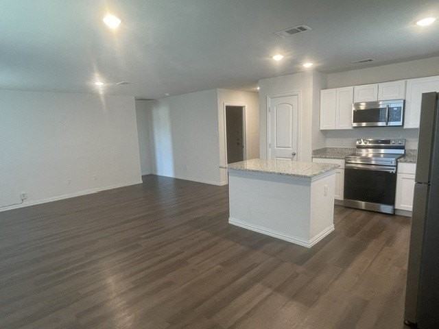 413 E Hull St - Photo 3 of 23