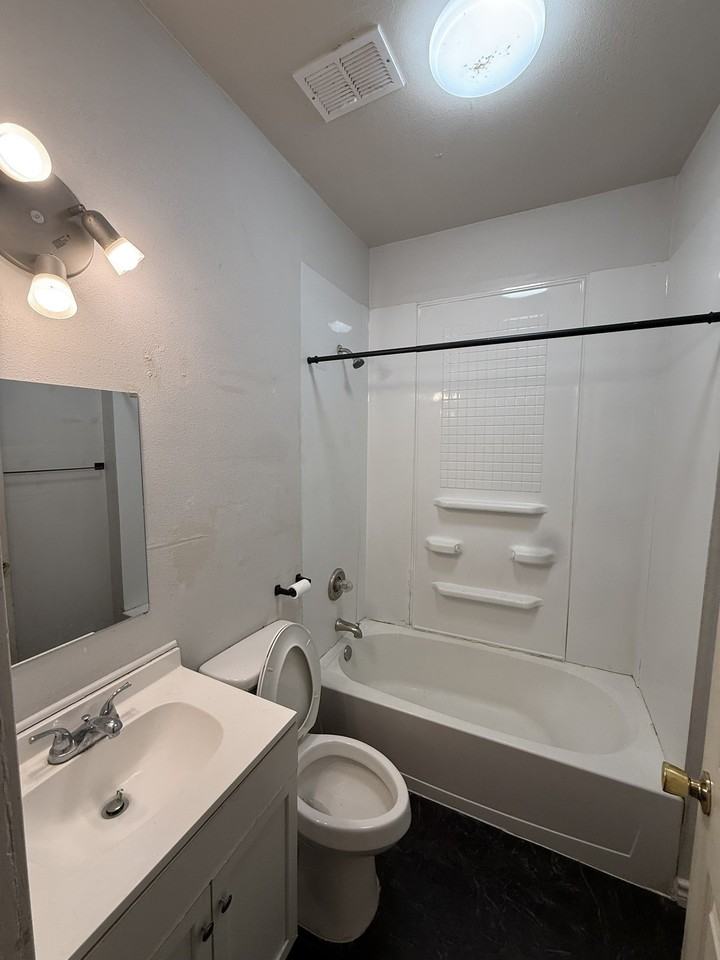 1104 E Richmond Ave #1102 - Photo 6 of 13