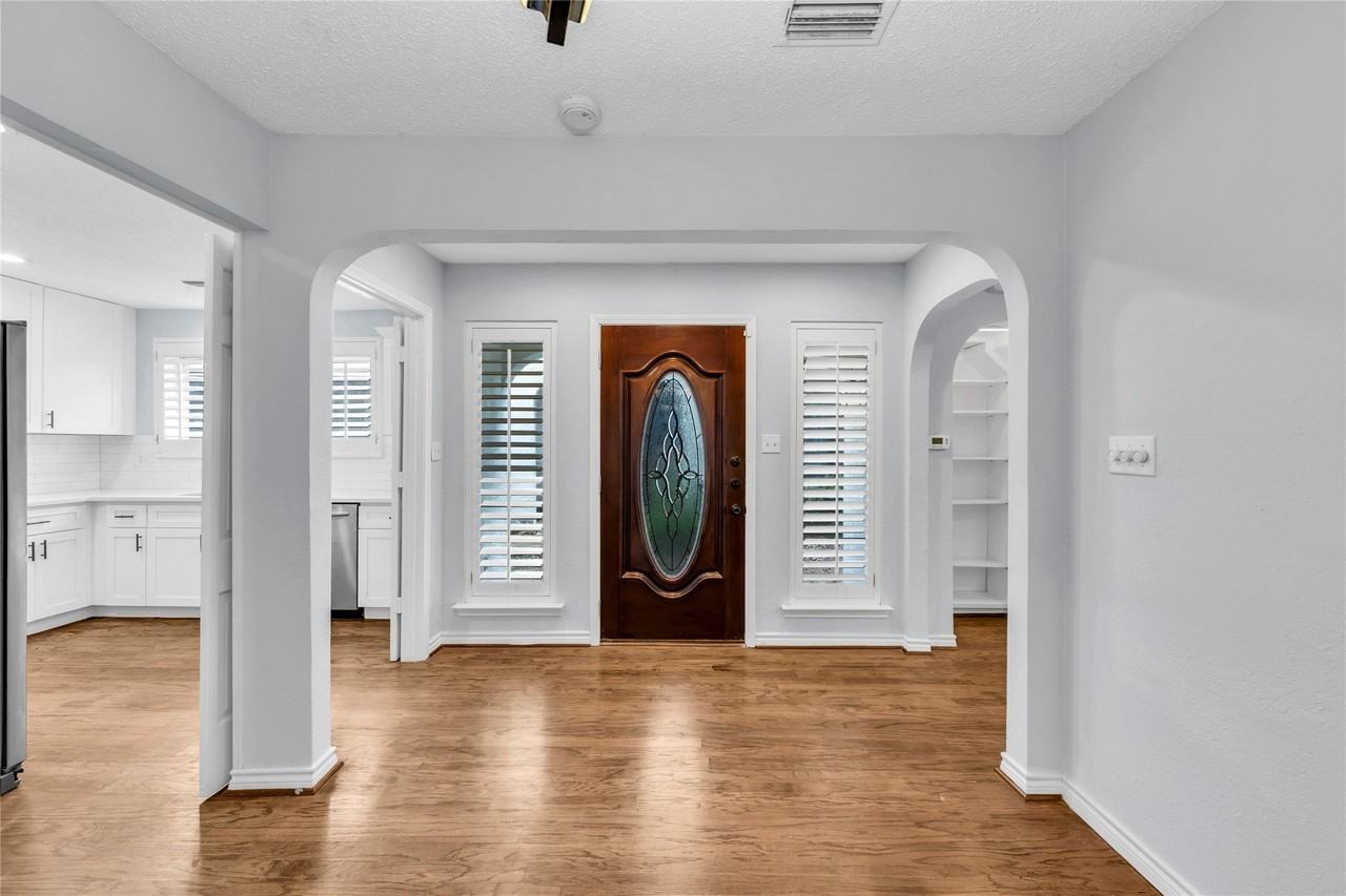 3109 Lakeside Dr - Photo 3 of 35
