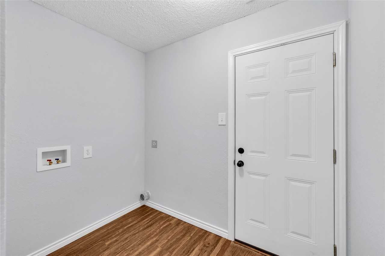 3109 Lakeside Dr - Photo 5 of 35