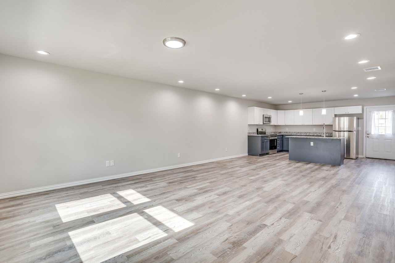933 River Rd - Photo 4 of 36
