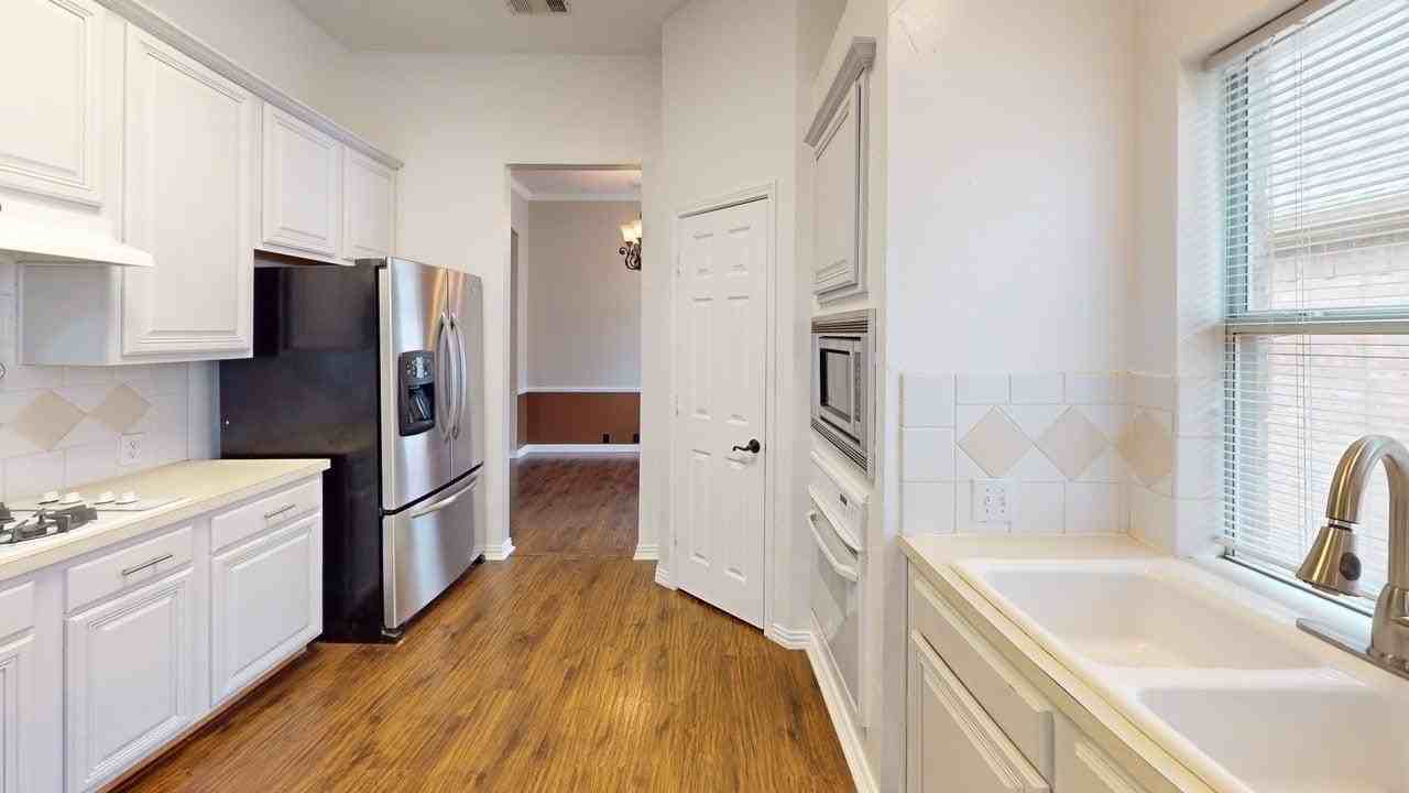 5901 Berkshire Rd - Photo 4 of 23