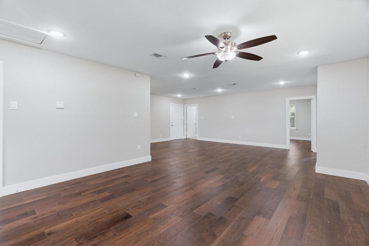 2204 Dunloe Ave - Photo 5 of 27