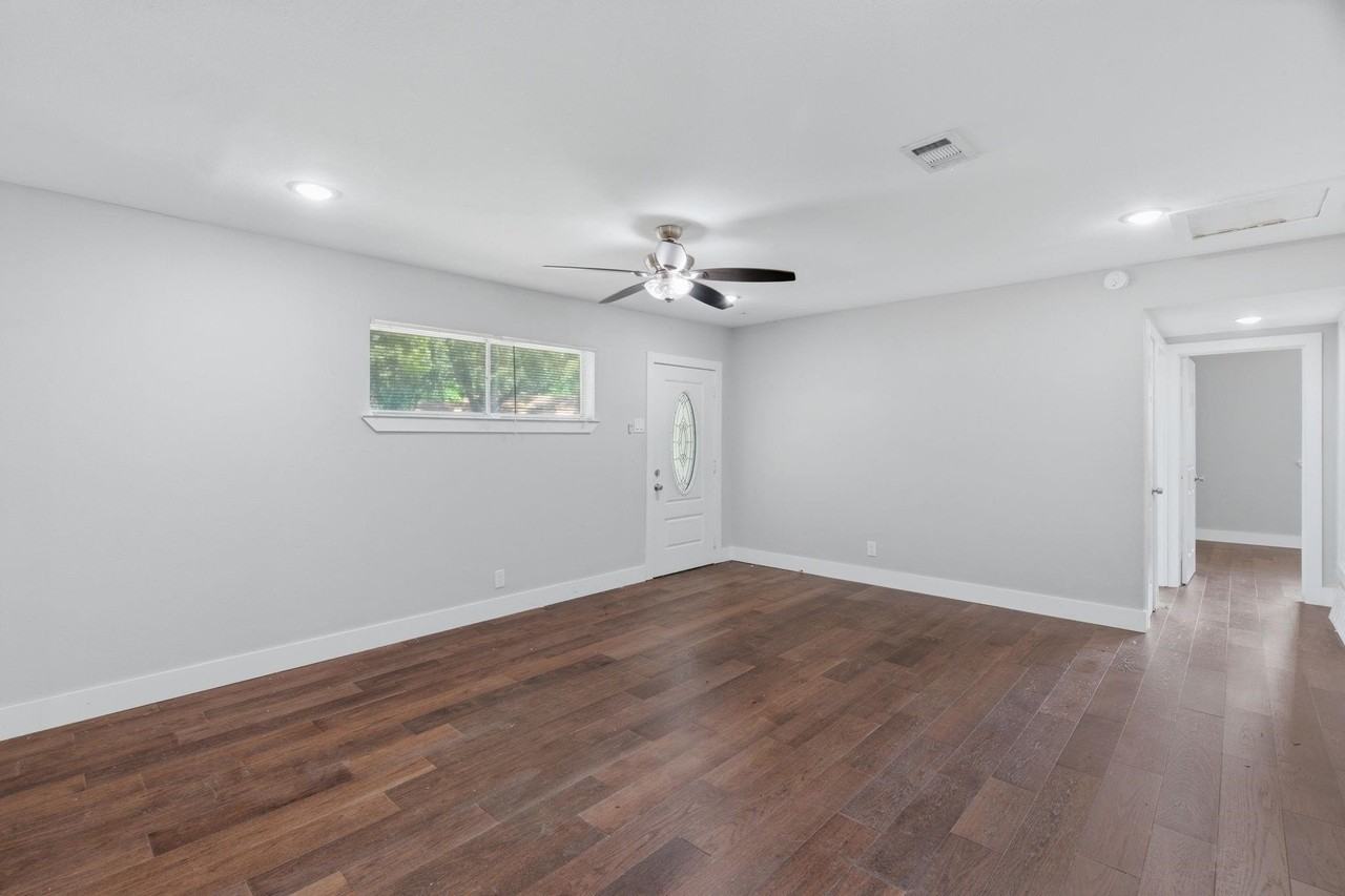 2204 Dunloe Ave - Photo 6 of 27