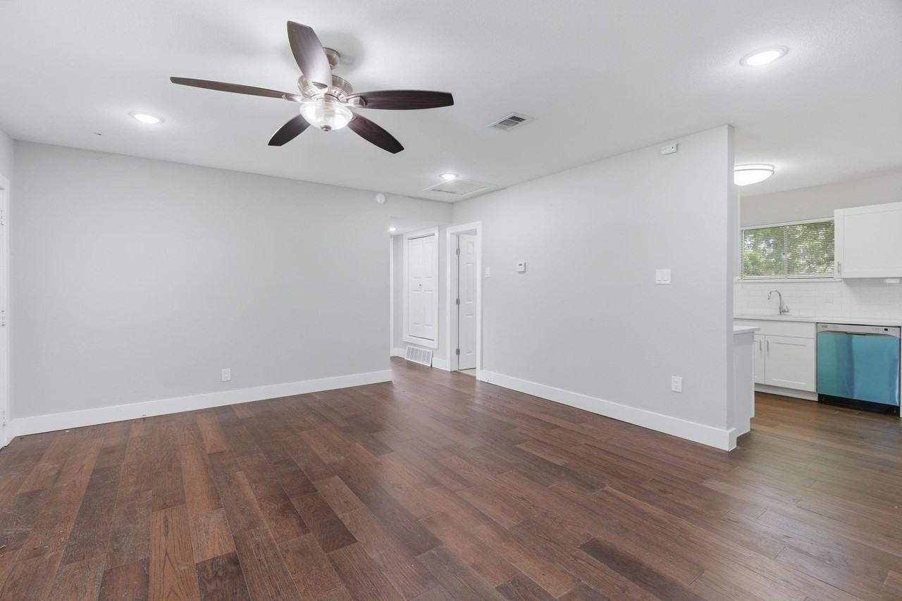 2204 Dunloe Ave - Photo 7 of 27