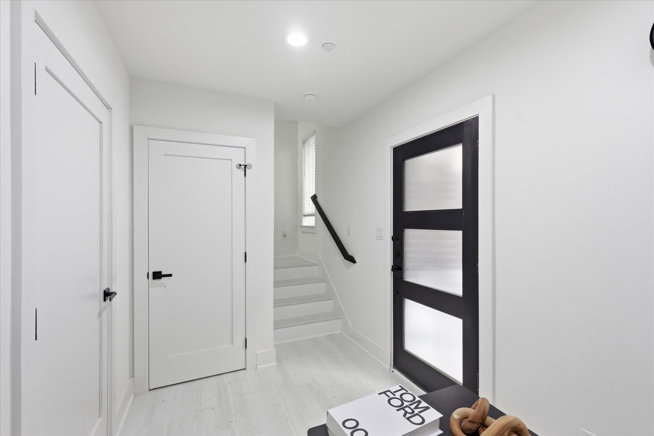 7207 Mohawk Dr #303 - Photo 5 of 25