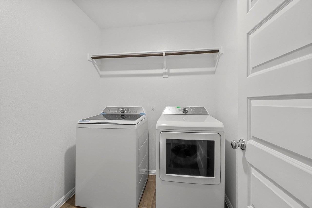 2755 Rambling Rd - Photo 4 of 15