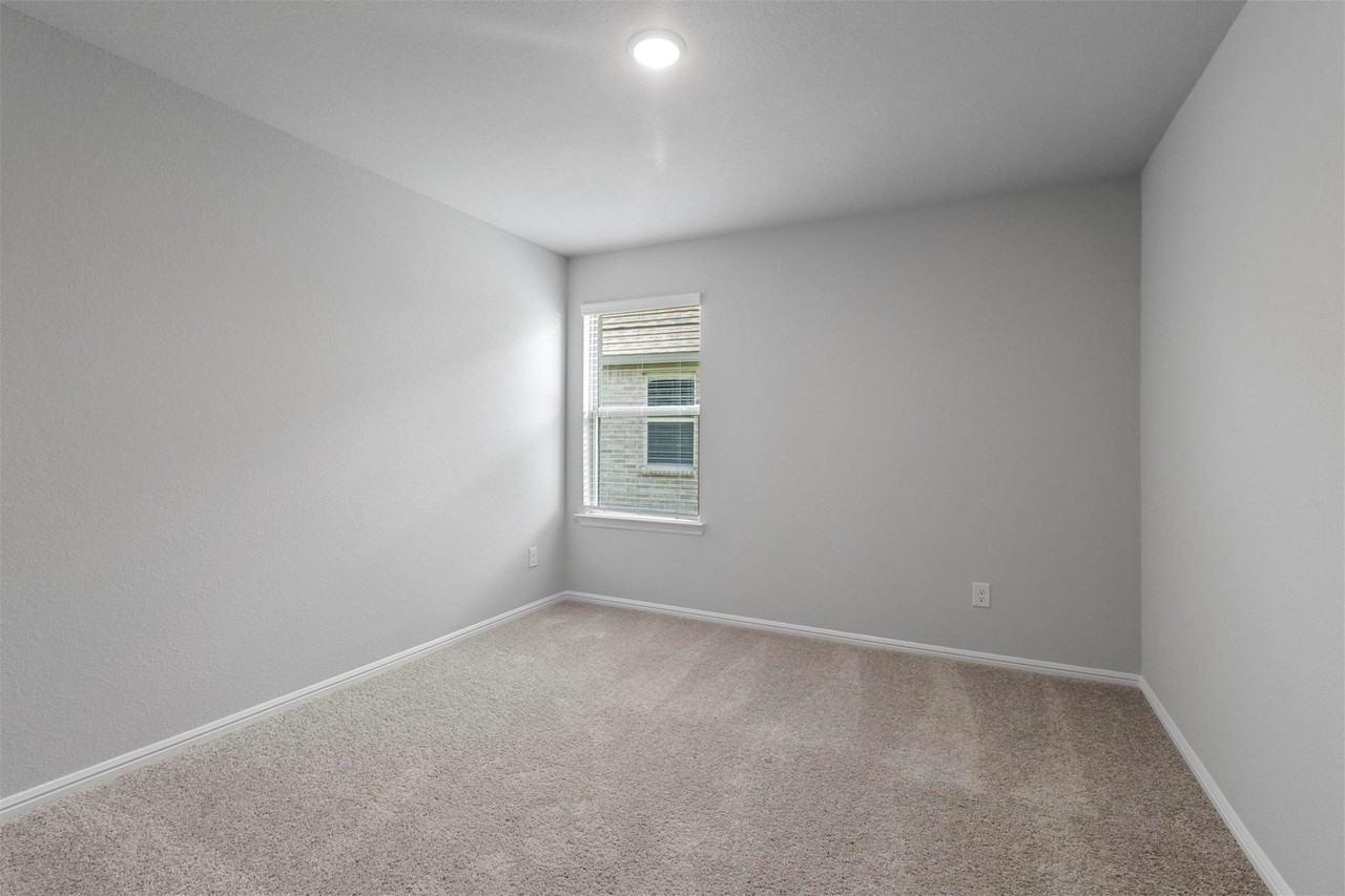 2755 Rambling Rd - Photo 5 of 15
