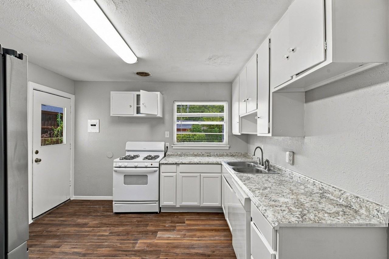 1005 Belvedere Dr - Photo 3 of 16