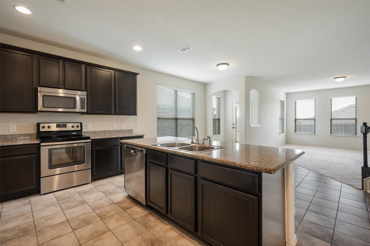 3416 Wavecrest Ln - Photo 6 of 33