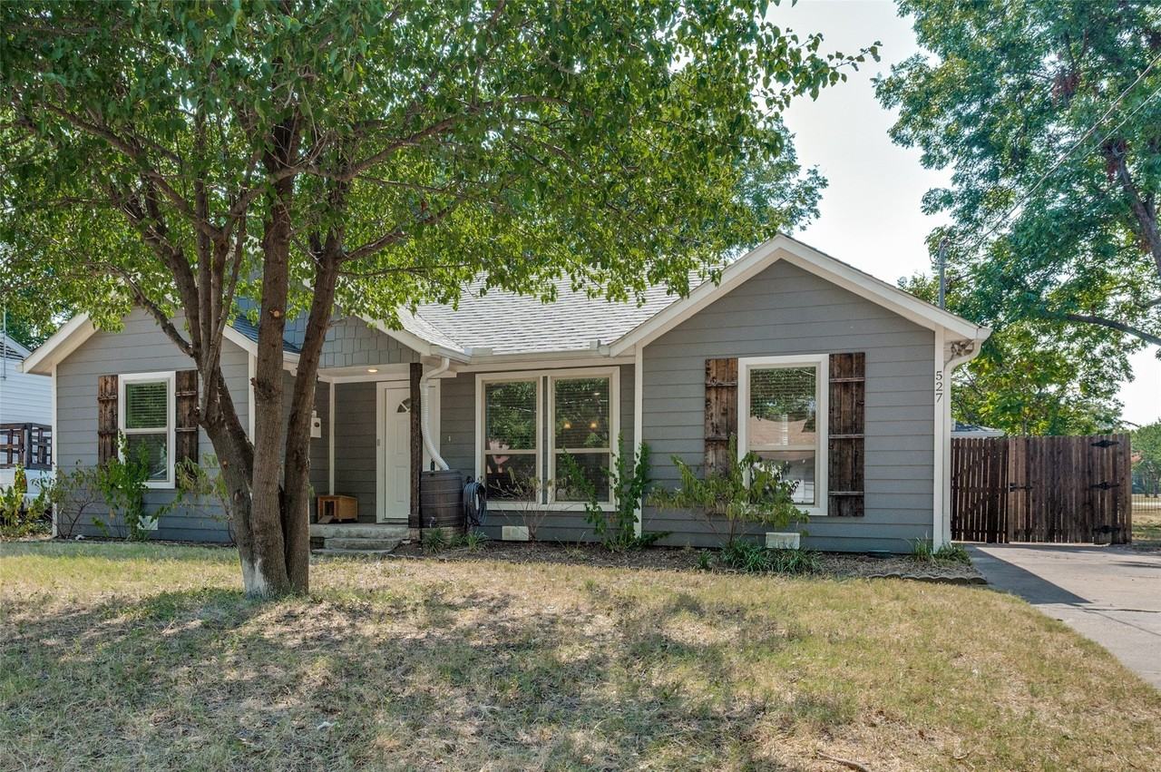 527 Ravenwood Dr - Photo 2 of 15