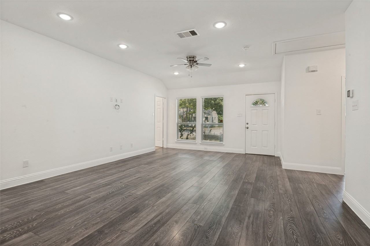 527 Ravenwood Dr - Photo 4 of 15