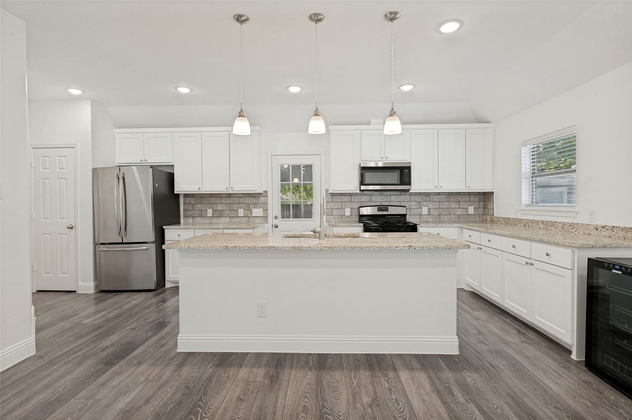 527 Ravenwood Dr - Photo 6 of 15