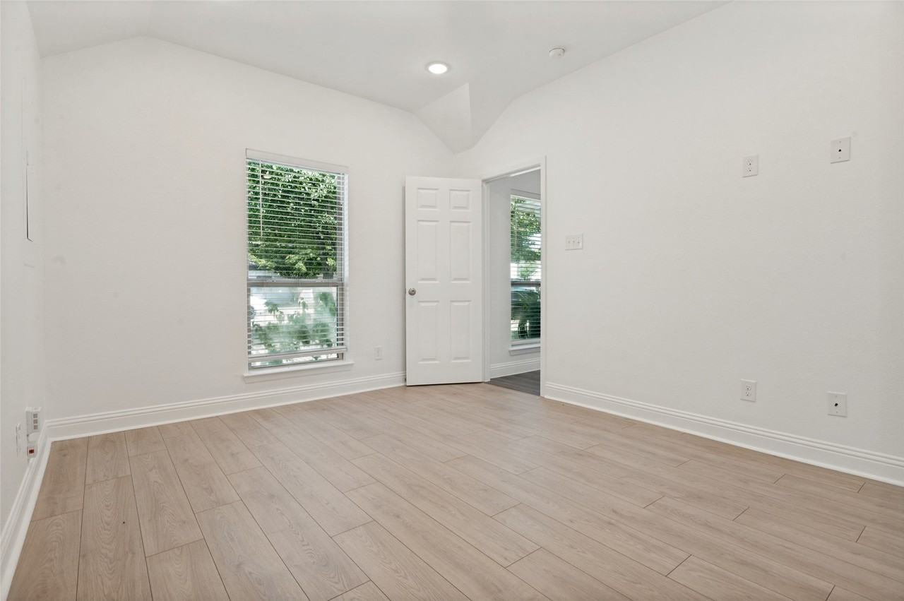 527 Ravenwood Dr - Photo 7 of 15