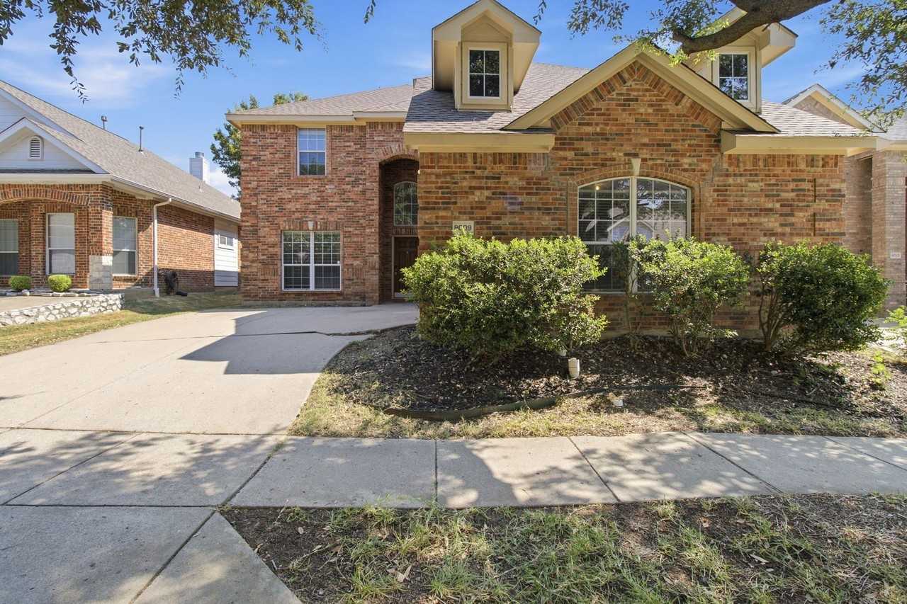 8009 Riverwalk Trl - Photo 2 of 33