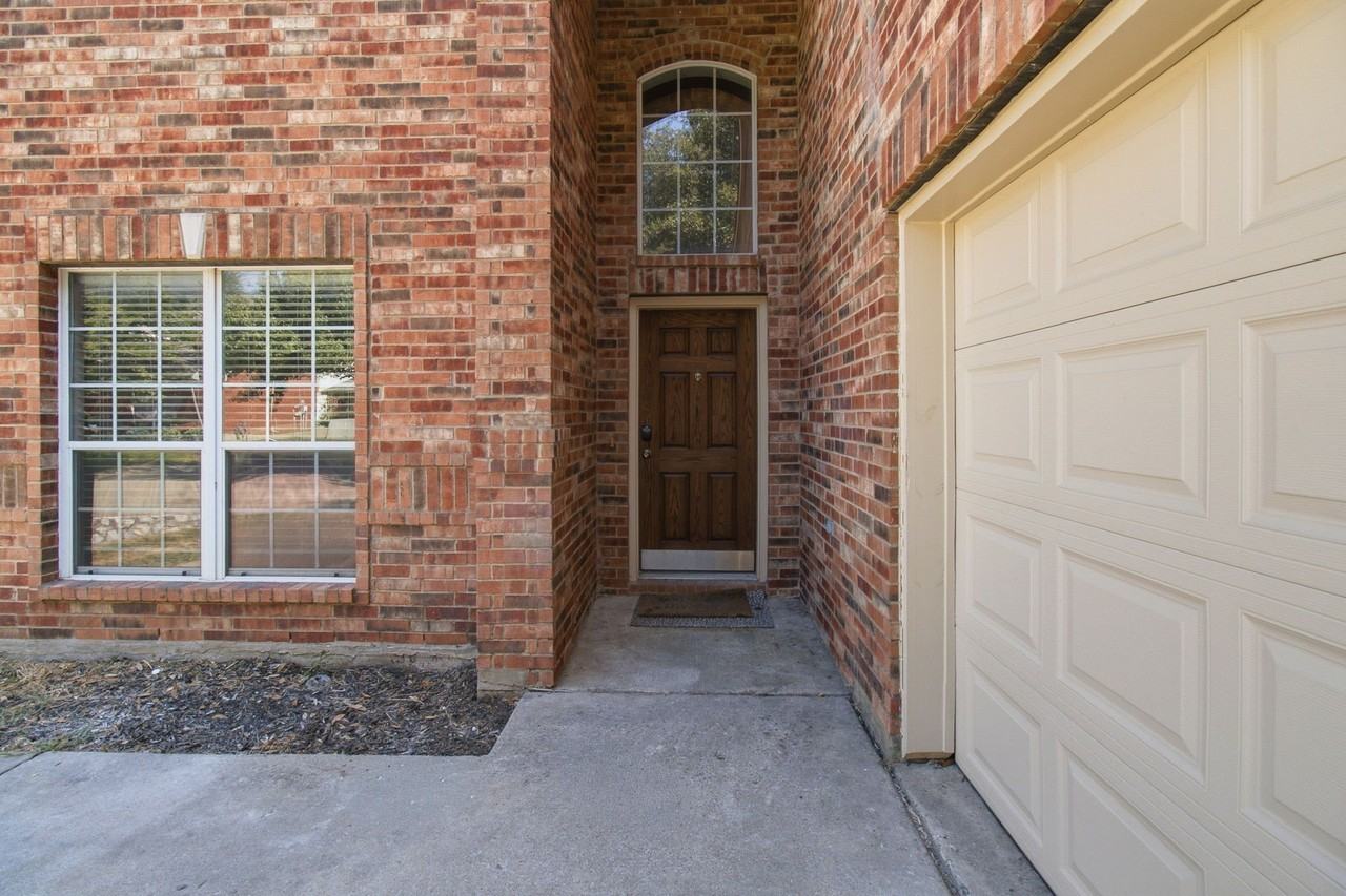 8009 Riverwalk Trl - Photo 3 of 33