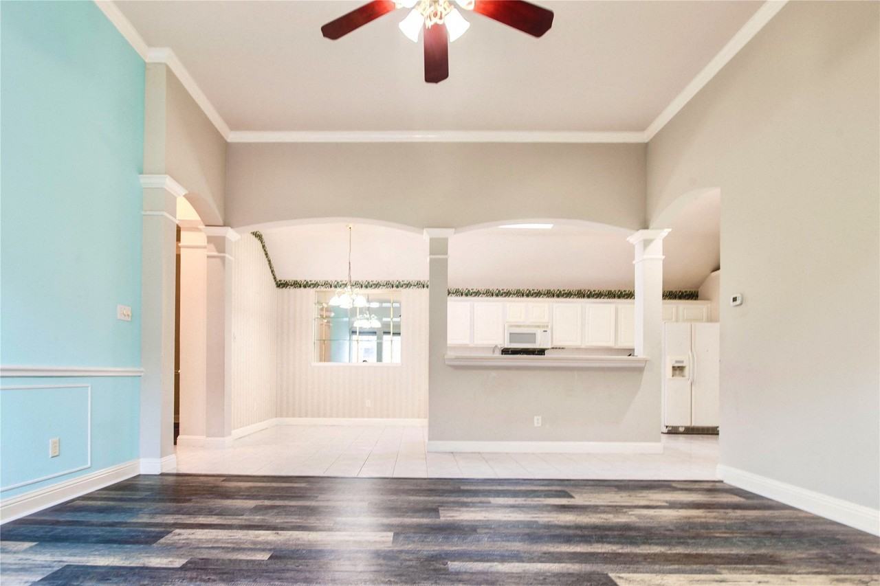 8017 Springmoss Dr - Photo 2 of 21