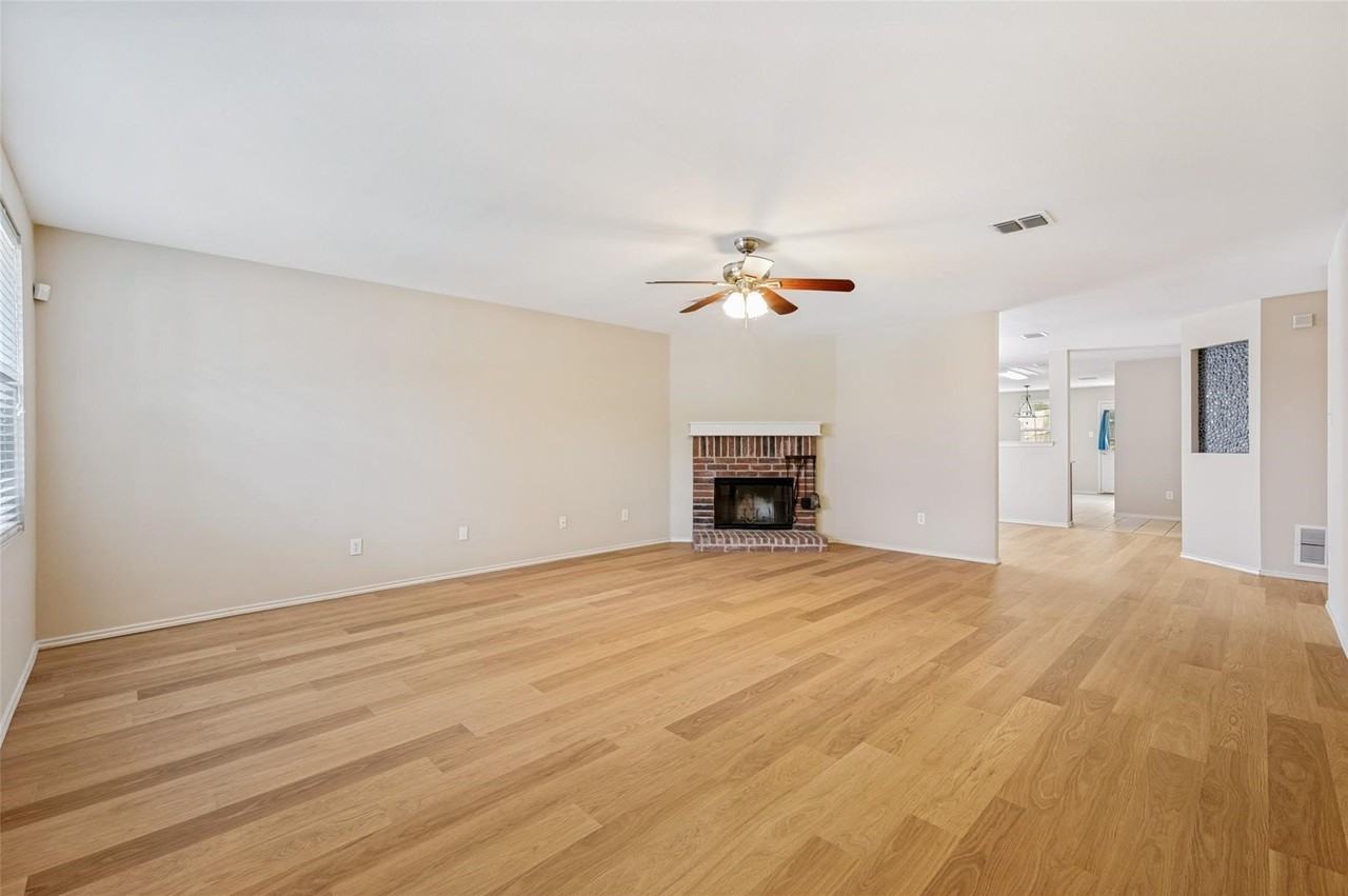 10756 Keathley Dr - Photo 4 of 26