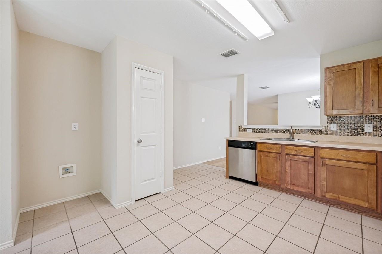 10756 Keathley Dr - Photo 7 of 26