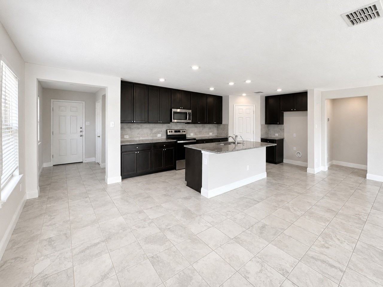 2605 Wesley Ave - Photo 3 of 24