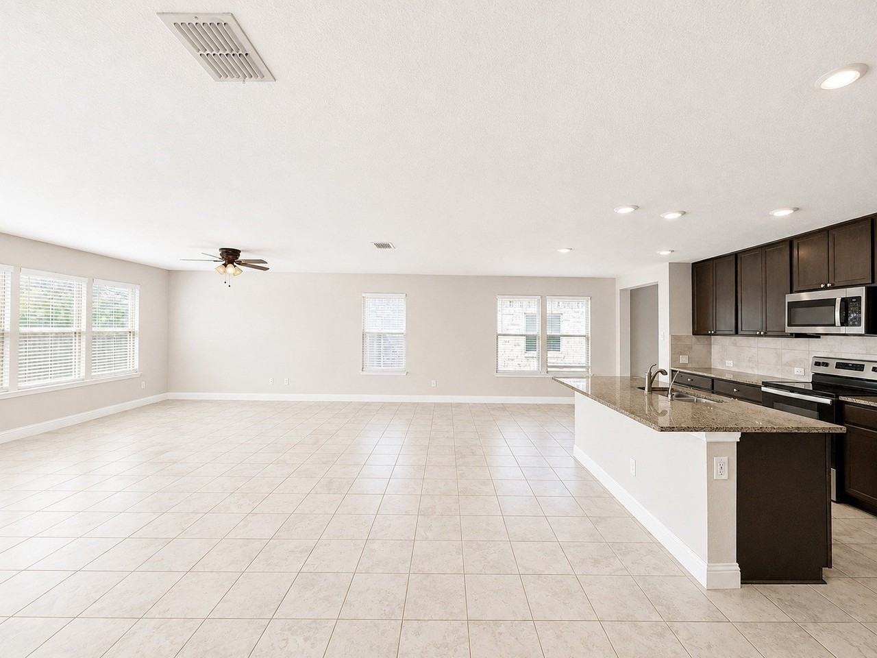 2605 Wesley Ave - Photo 4 of 24
