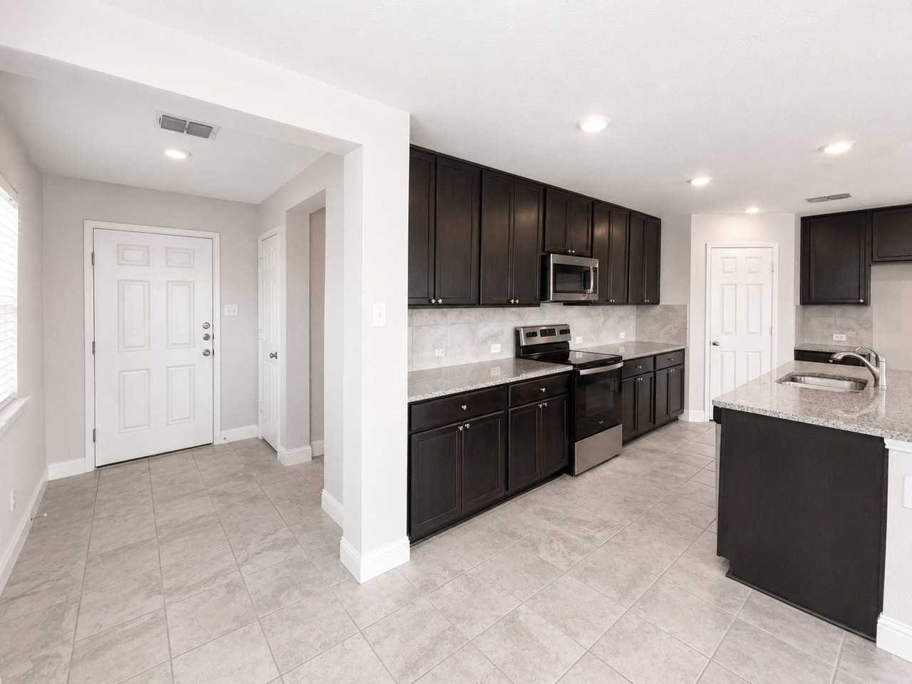 2605 Wesley Ave - Photo 6 of 24