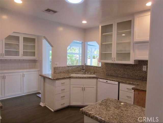 6372 Zelzah Ave - Photo 3 of 8