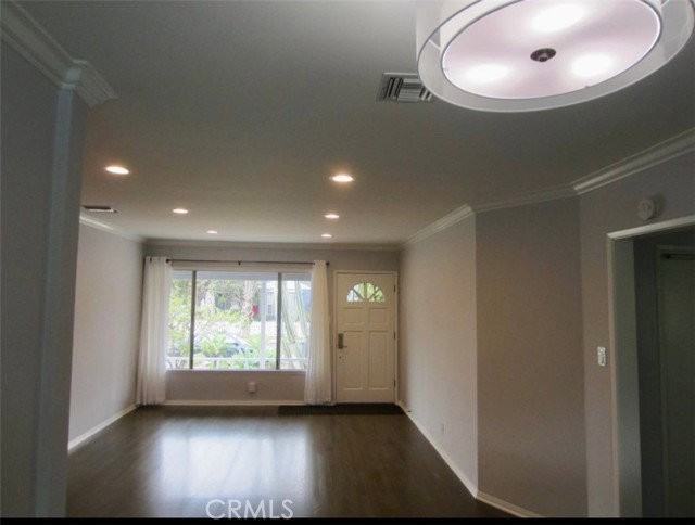 6372 Zelzah Ave - Photo 5 of 8