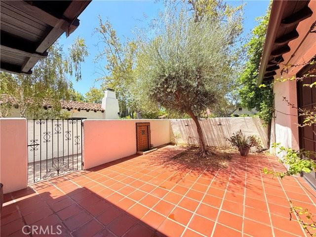 580 S Berkeley Ave - Photo 3 of 8