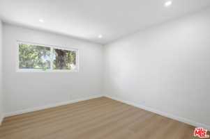 featured image of 1832 N Summit Ave