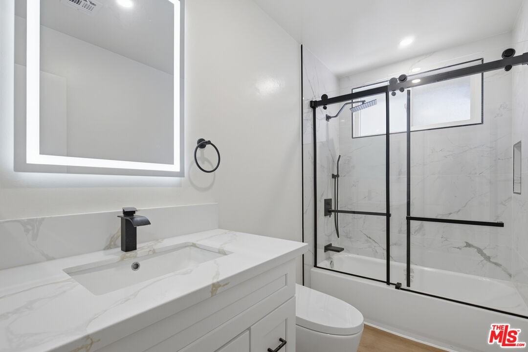 1832 N Summit Ave - Photo 7 of 8