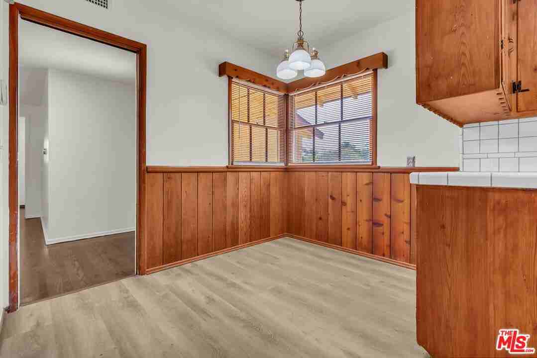9322 Lasaine Ave - Photo 2 of 8