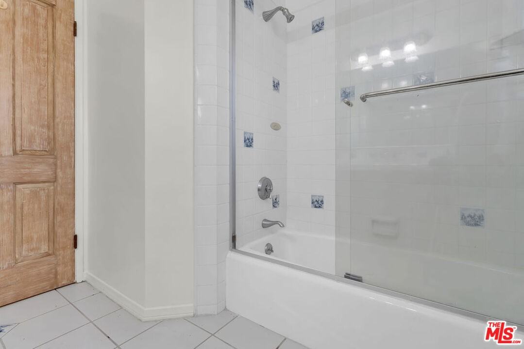 9322 Lasaine Ave - Photo 6 of 8