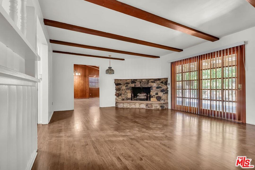 9322 Lasaine Ave - Photo 7 of 8