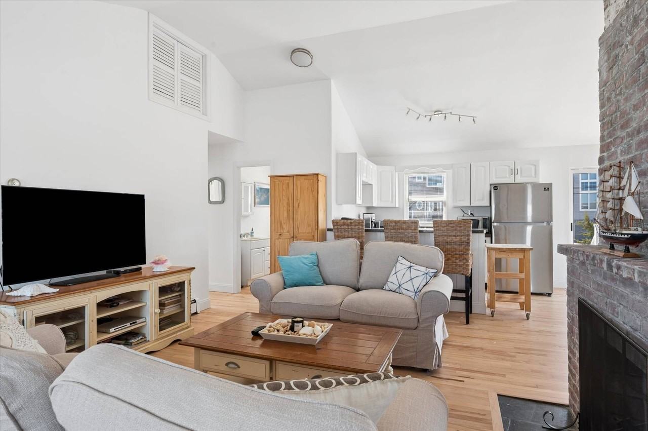 898 Dune Rd - Photo 2 of 36