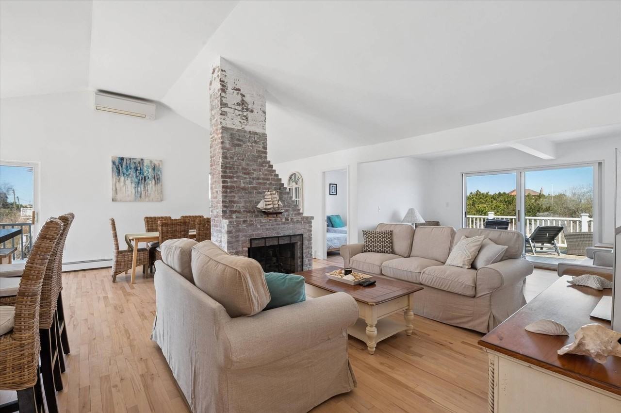 898 Dune Rd - Photo 5 of 36
