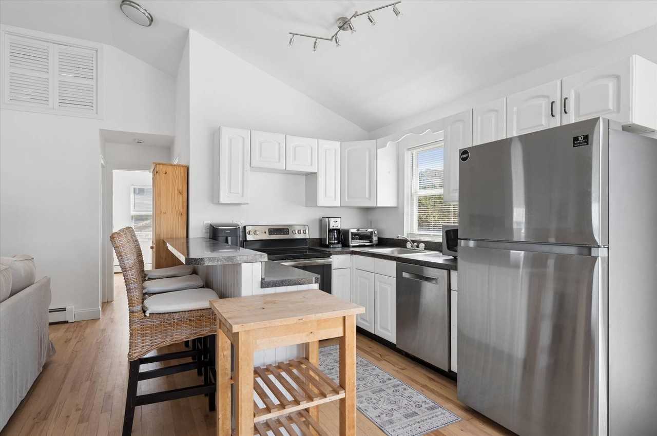 898 Dune Rd - Photo 7 of 36