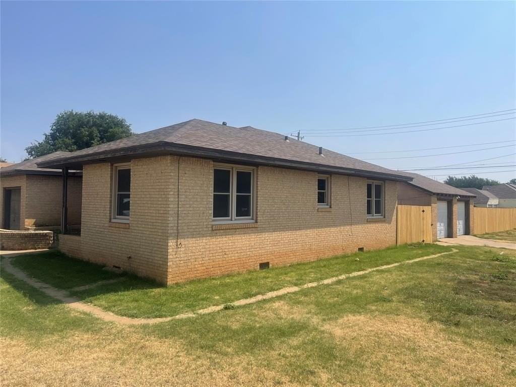 800 N Caddo St - Photo 2 of 10