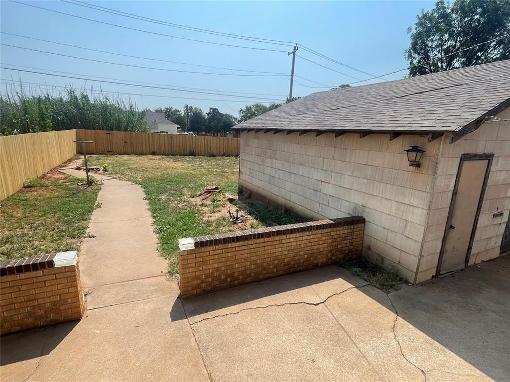 800 N Caddo St - Photo 6 of 10