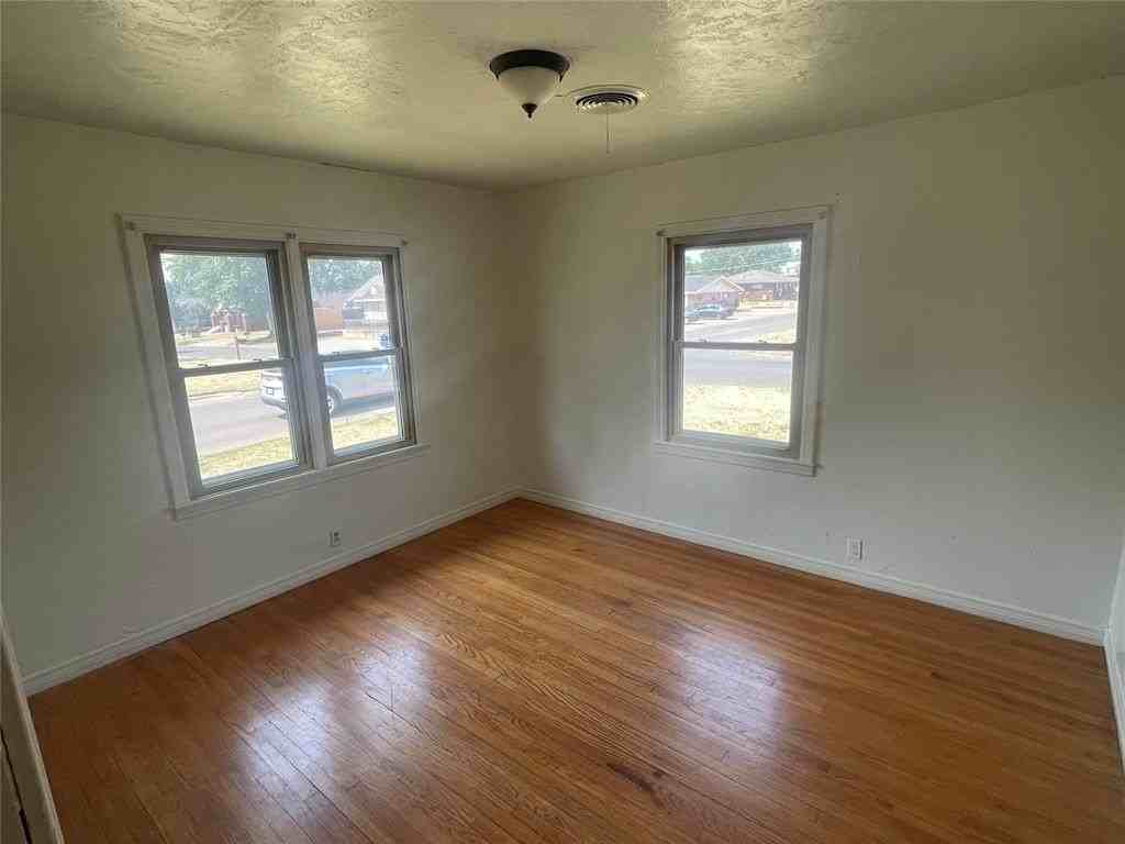 800 N Caddo St - Photo 7 of 10