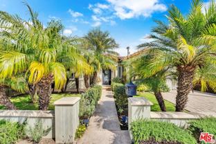 326 N Doheny Dr - Photo 1 of 1